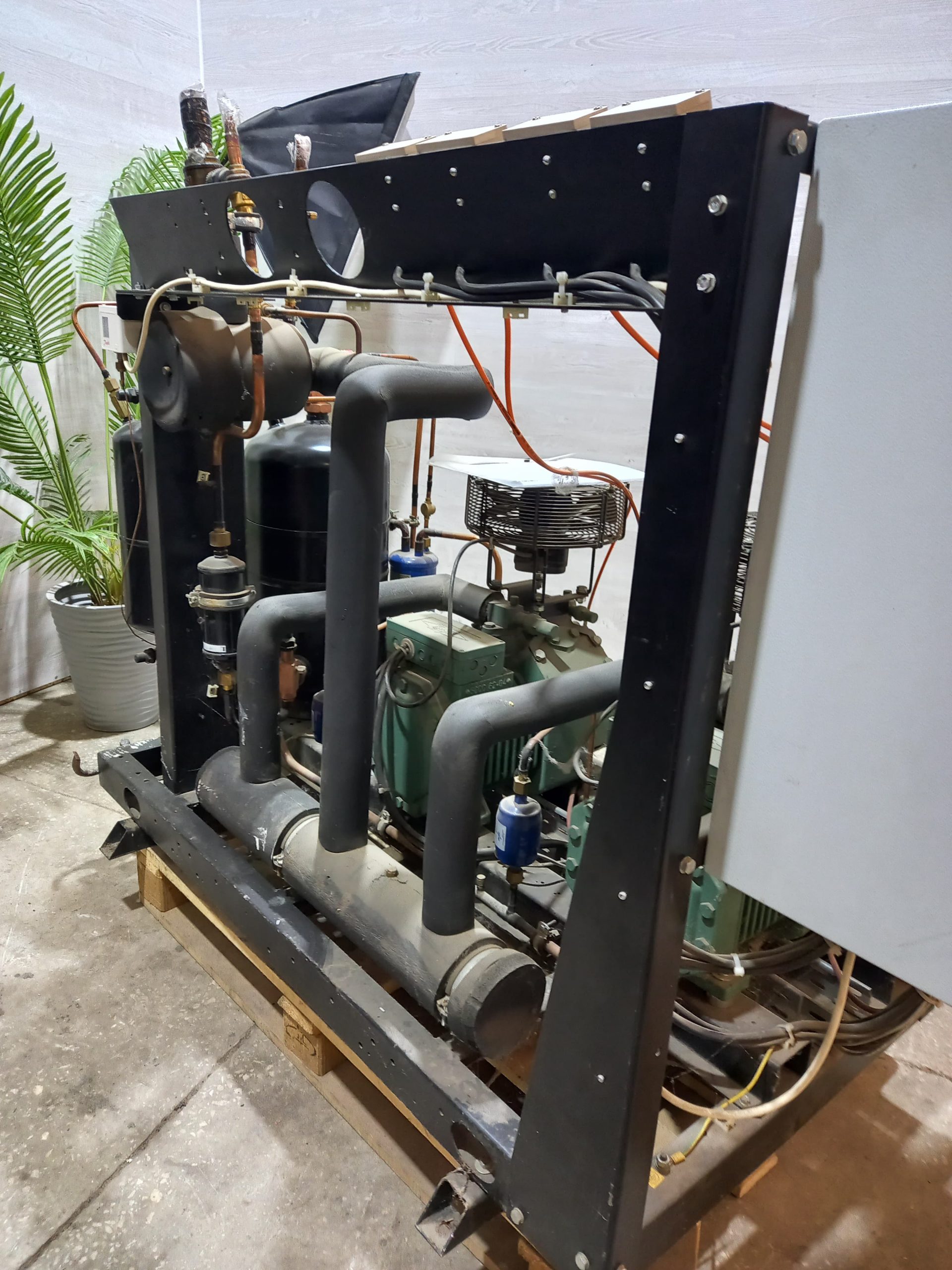 Холодильная централь на базе двух Bitzer 4DC-5,2Y-40S OSTROV AME-L-2x4DC5Y б/у Холодильная централь на базе двух Bitzer 4DC-5,2Y-40S OSTROV AME-L-2x4DC5Y б/у