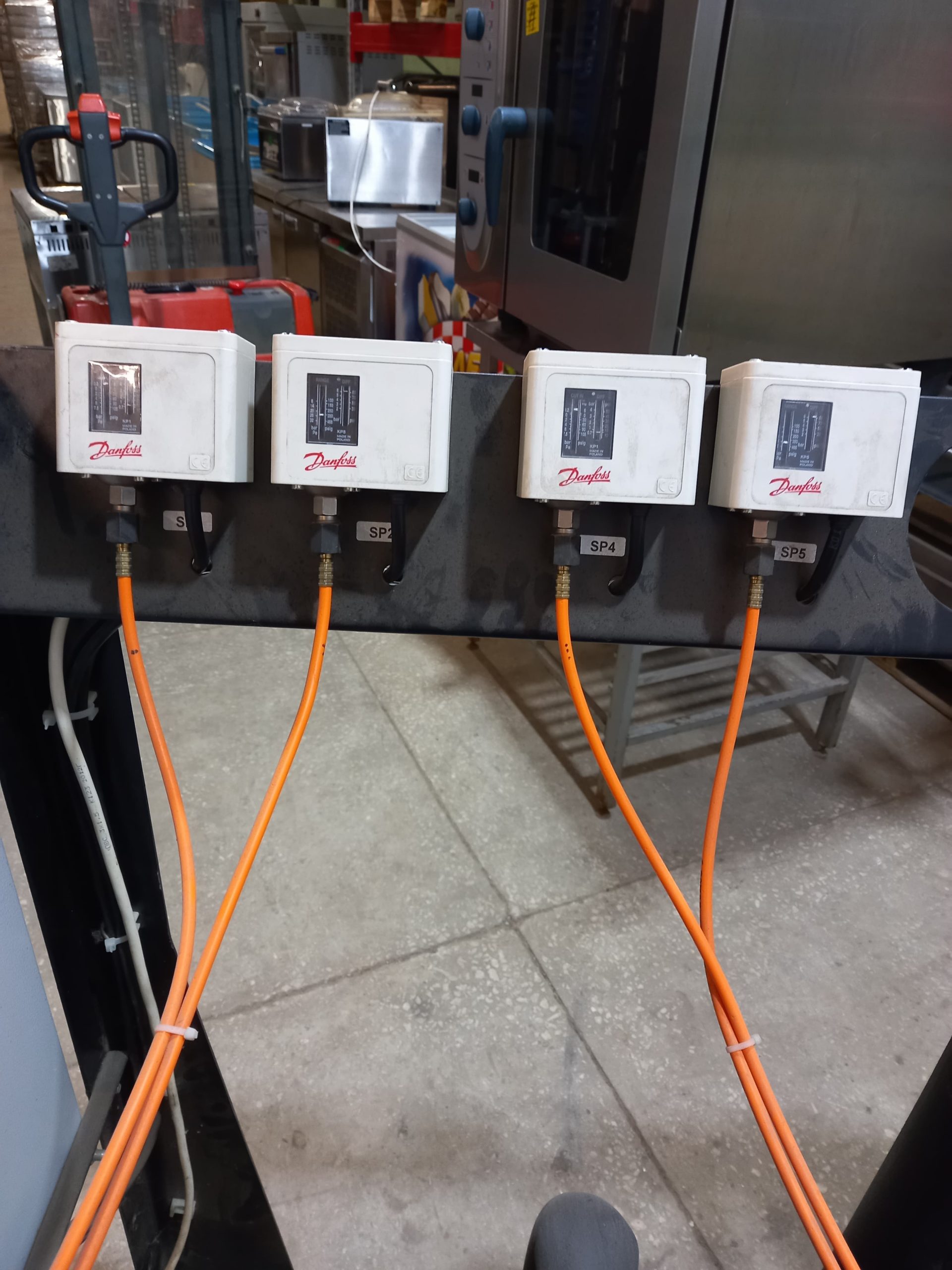 Холодильная централь на базе двух Bitzer 4DC-5,2Y-40S OSTROV AME-L-2x4DC5Y б/у Холодильная централь на базе двух Bitzer 4DC-5,2Y-40S OSTROV AME-L-2x4DC5Y б/у