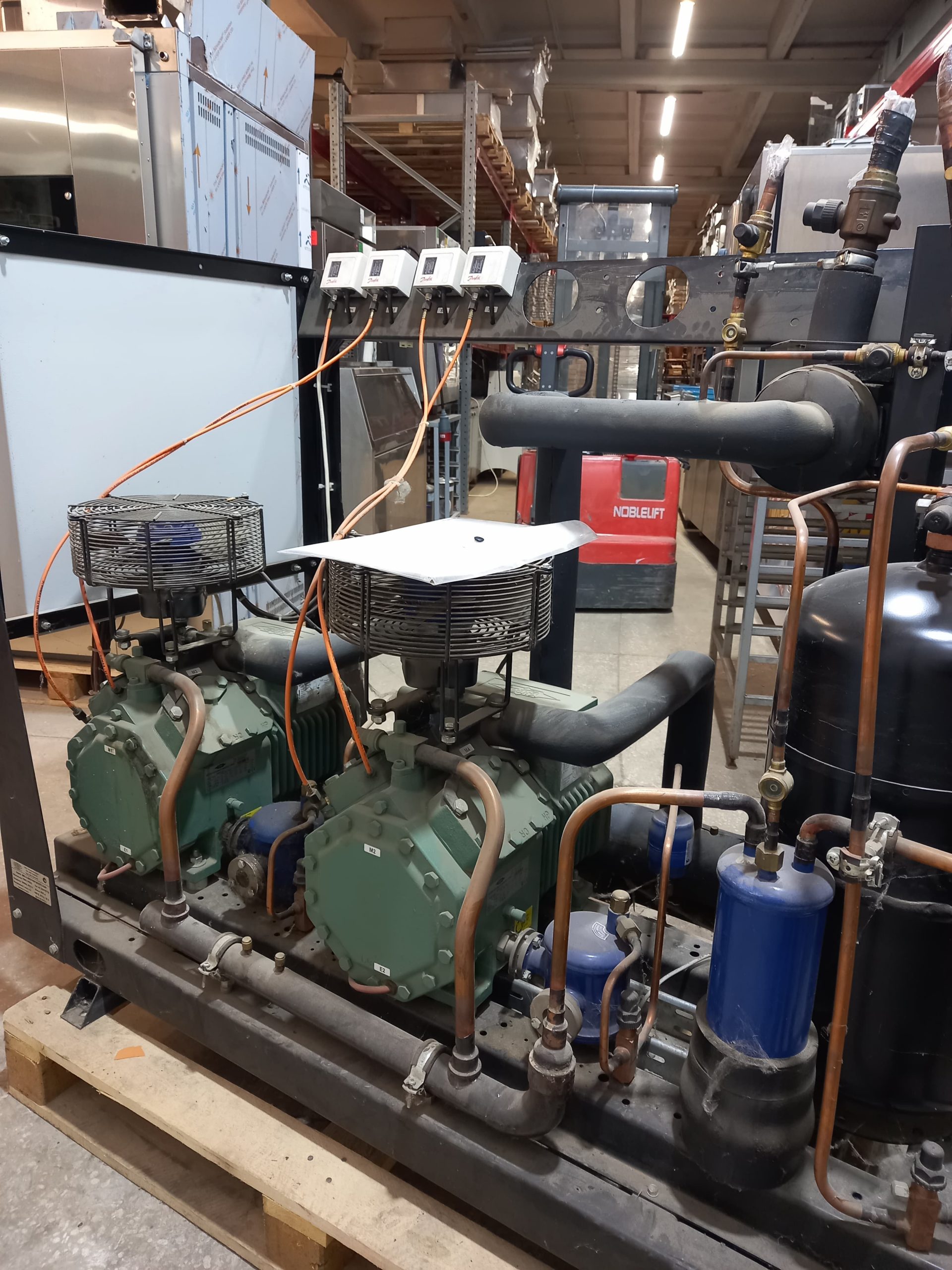 Холодильная централь на базе двух Bitzer 4DC-5,2Y-40S OSTROV AME-L-2x4DC5Y б/у Холодильная централь на базе двух Bitzer 4DC-5,2Y-40S OSTROV AME-L-2x4DC5Y б/у