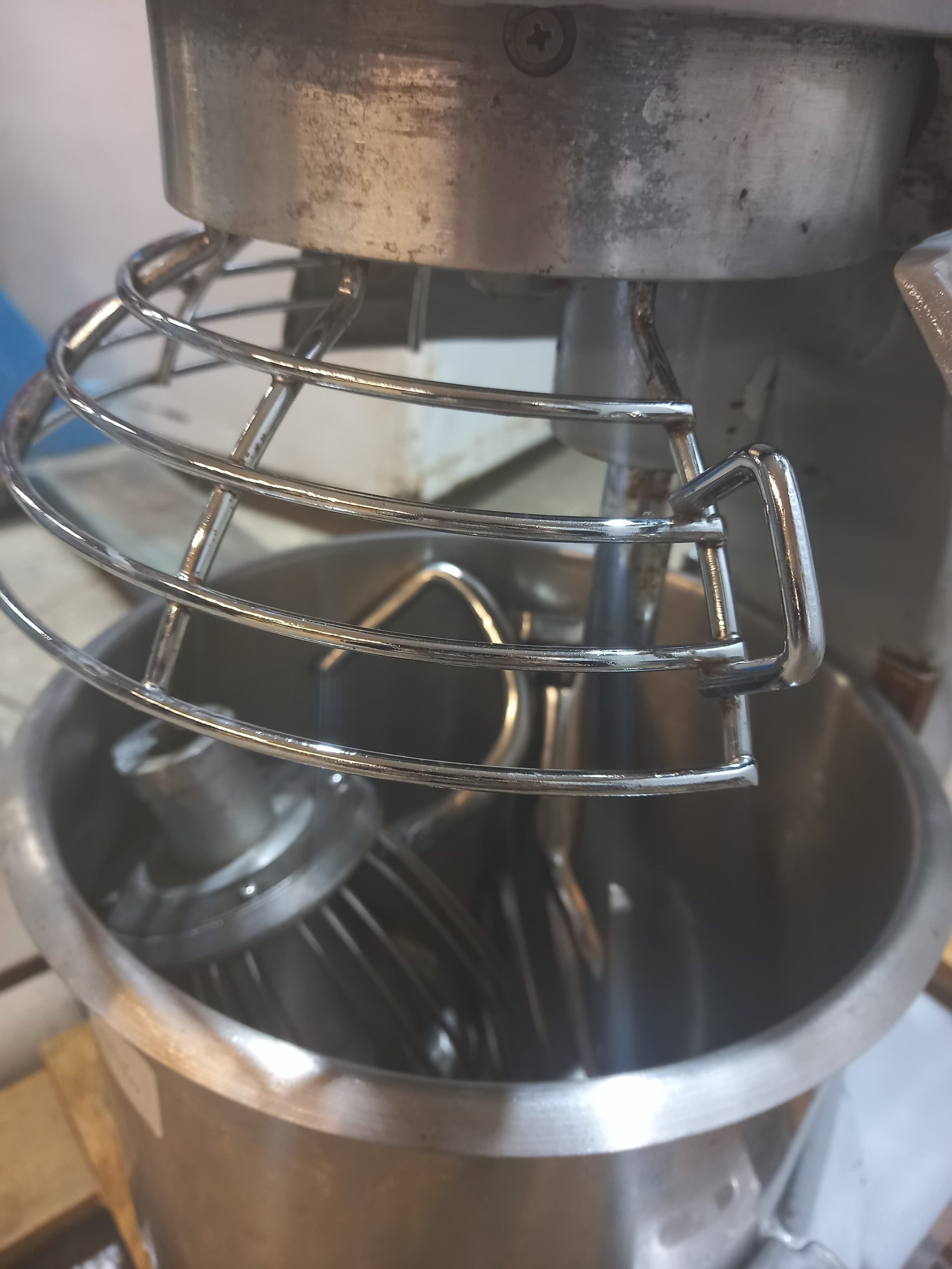 Миксер планетарный Hualian B10 напольный б/у Миксер планетарный Hualian B10 напольный б/у