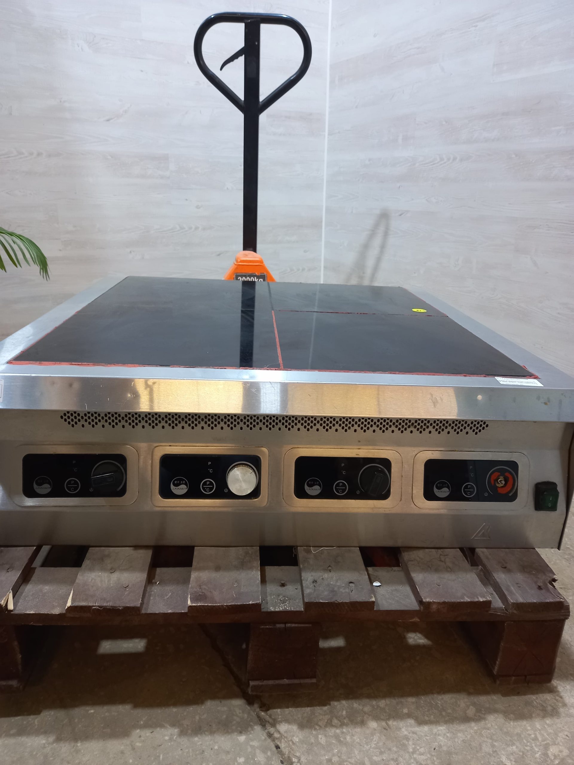 Плита индукционная Indokor IN 3500-4PRO+ подставка б/у Плита индукционная Indokor IN 3500-4PRO+ подставка б/у