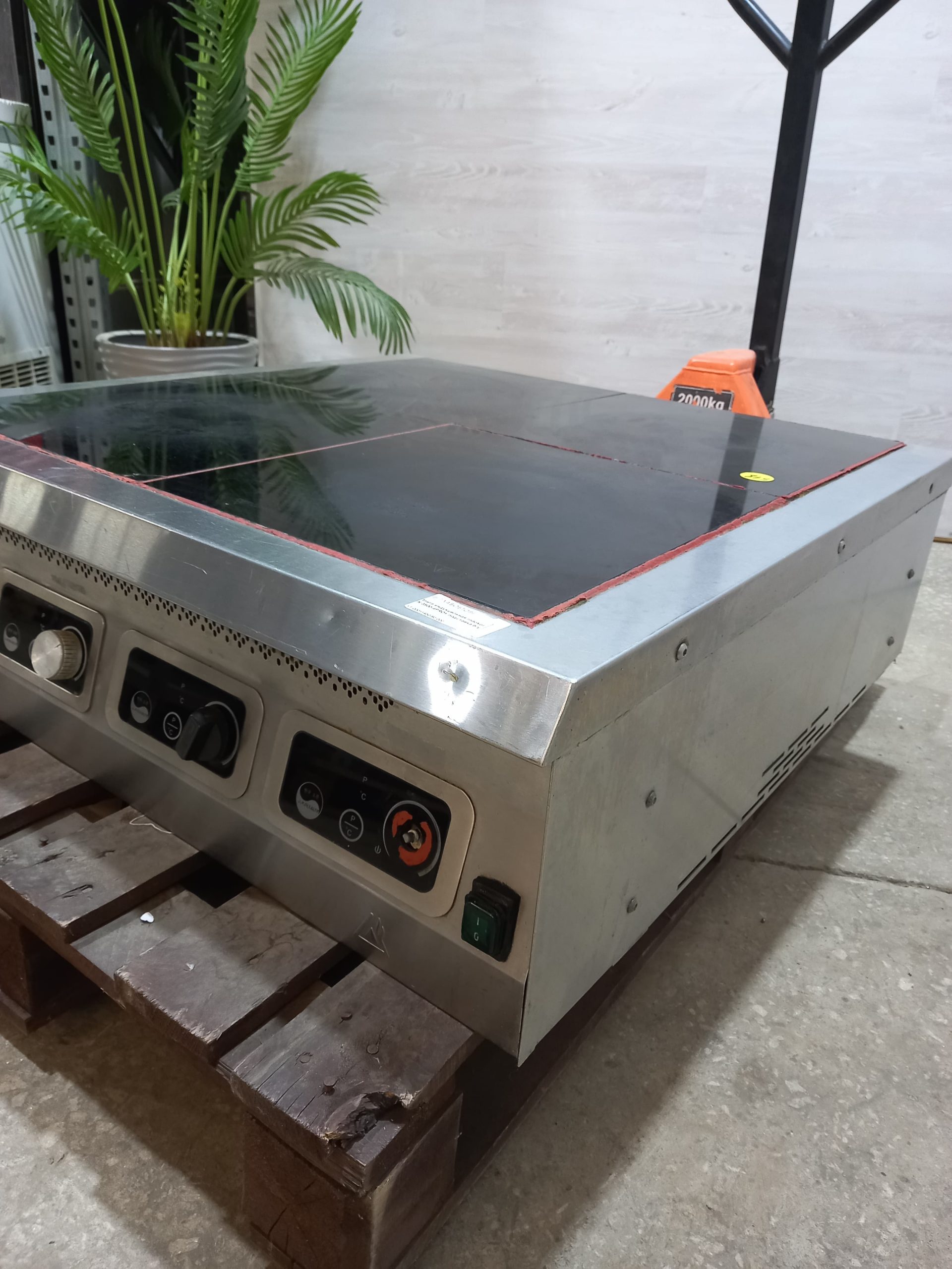 Плита индукционная Indokor IN 3500-4PRO+ подставка б/у Плита индукционная Indokor IN 3500-4PRO+ подставка б/у