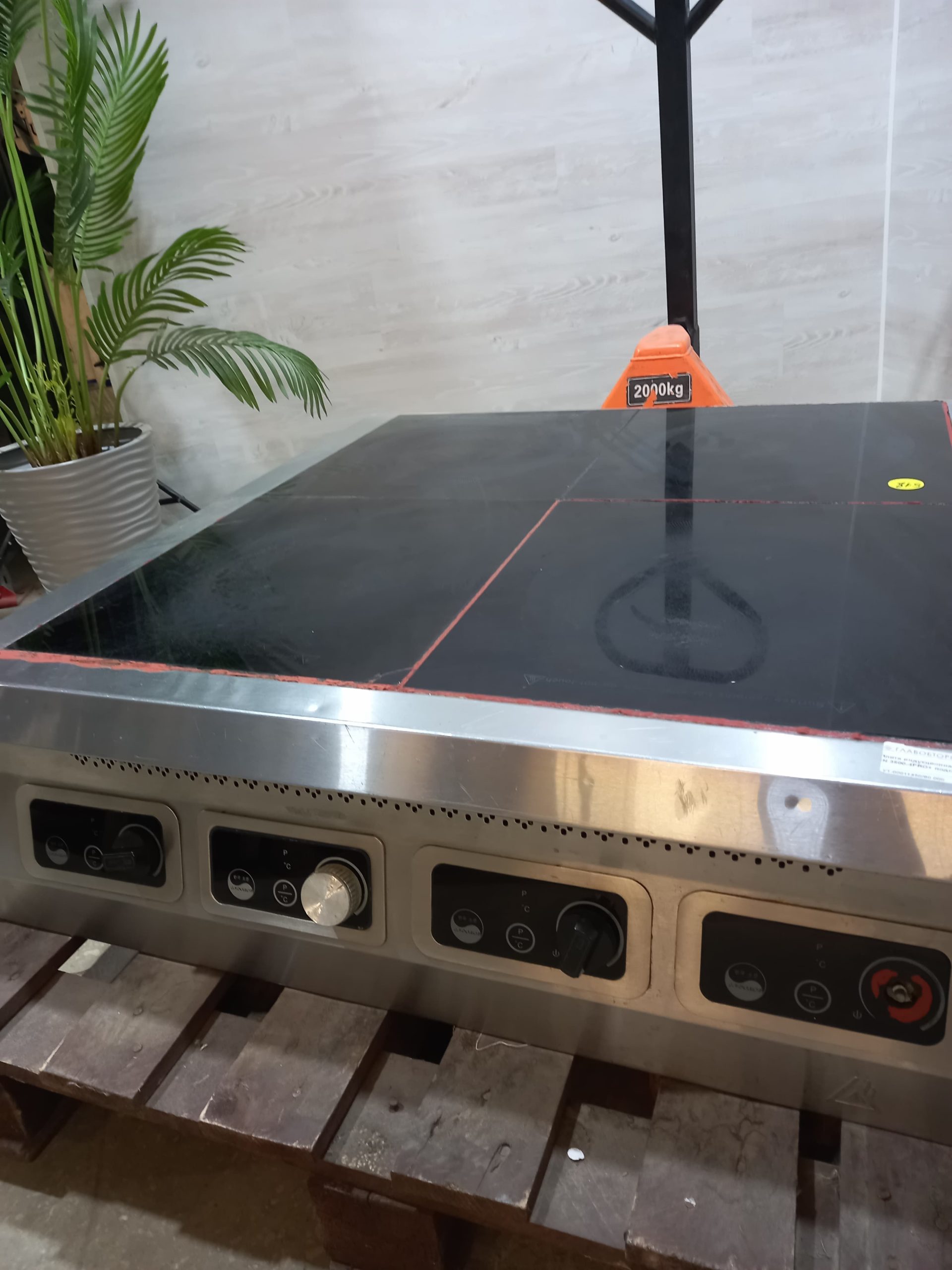 Плита индукционная Indokor IN 3500-4PRO+ подставка б/у Плита индукционная Indokor IN 3500-4PRO+ подставка б/у