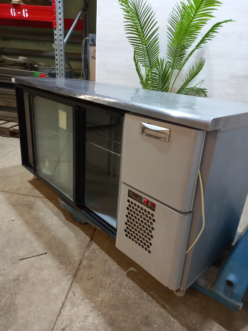 Стол холодильный Rosso BAR-360K б/у Стол холодильный Rosso BAR-360K б/у